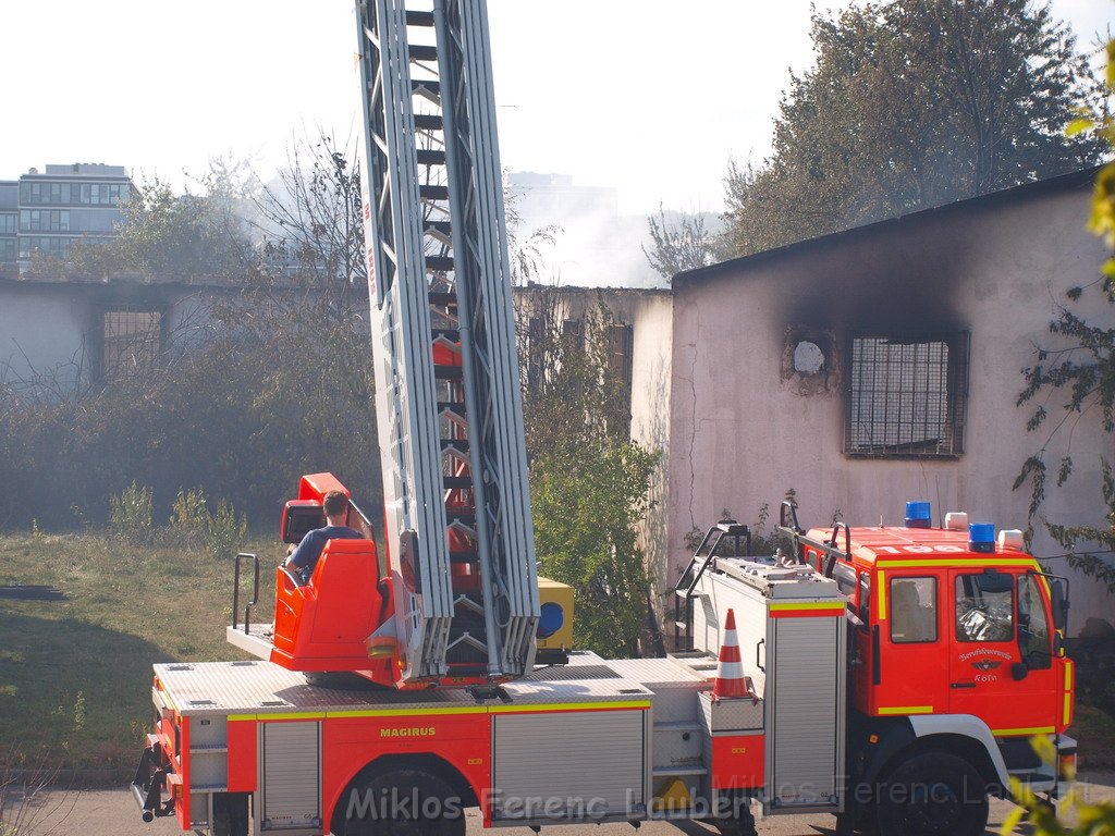 Feuer Koeln Ossendorf Butzweiler Hof neben IKEA P421.JPG